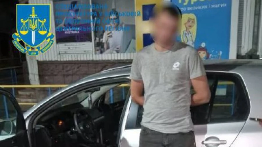 ОГП: Пограничник требовал у мужчины $10 тысяч за пересечение границы