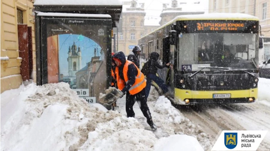 Запад Украины засыпало снегом