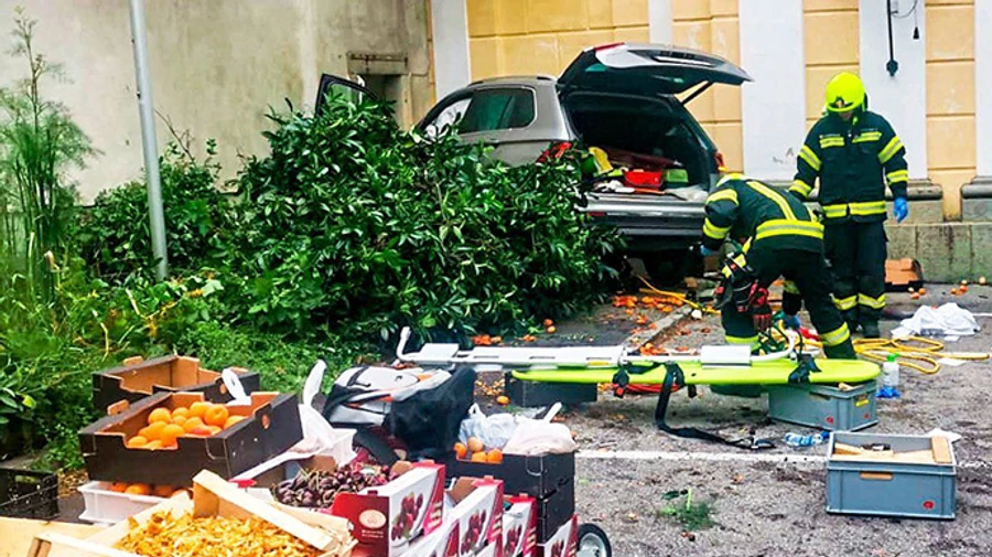 Пожилой водитель въехал в толпу в Австрии, пострадали 13 человек