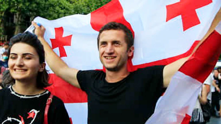 Первое поражение моновласти: что означает помилование политзаключенных в Грузии