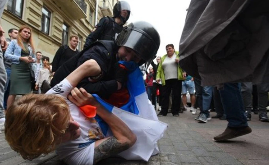 На акціях проти пенсійної реформи в РФ затримали понад 800 осіб