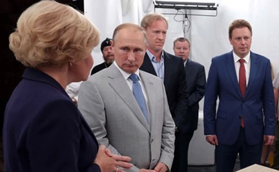 Путін в анексованому Криму подивився балет і сумне видовище