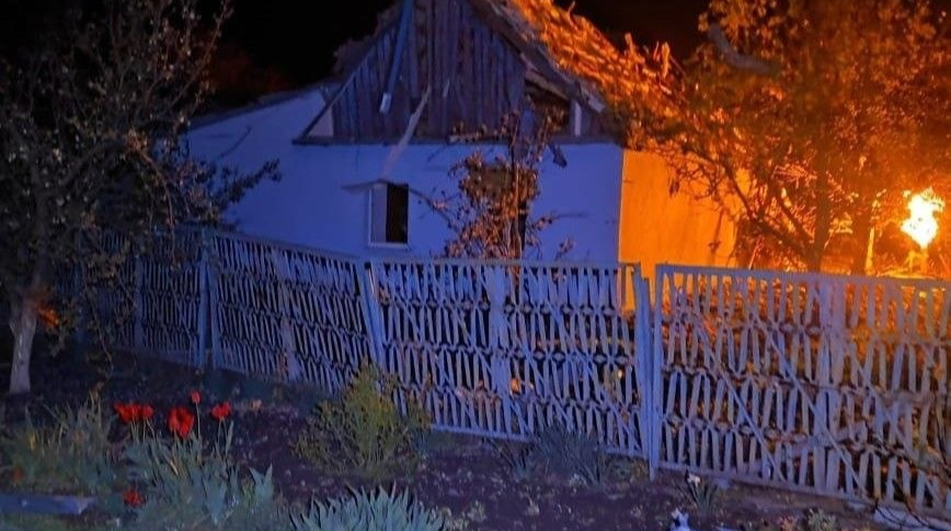 Russian bombs hit Komyshuvakha in Zaporizhzhia Oblast, killing elderly woman