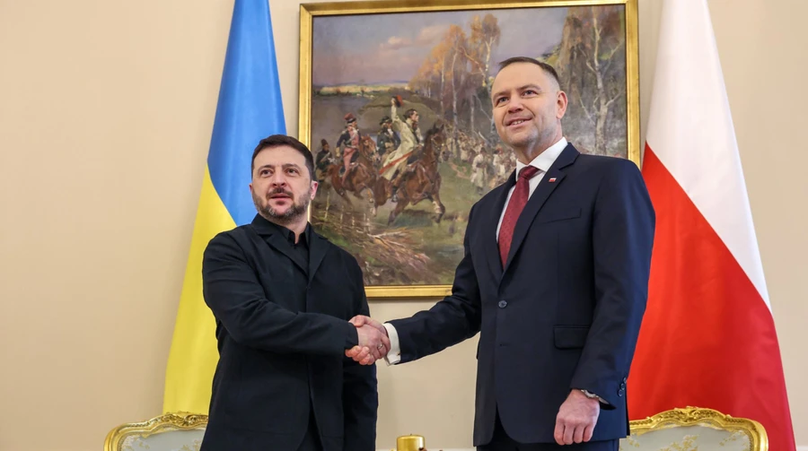 У Навроцького знайшли виправдання, чому у Зеленського відібрали орден, а у Мусоліні і Шредера залишили