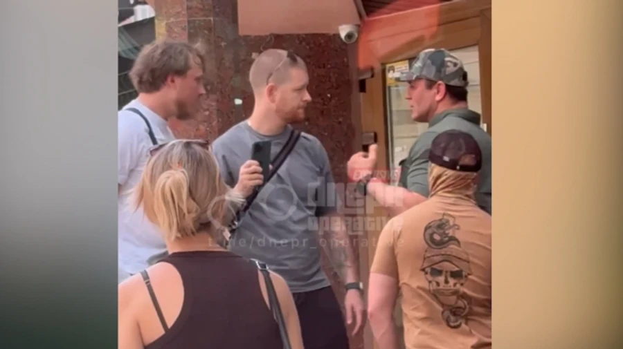 У Дніпрі невідомі напали на ексвійськового. У соцмережах пишуть, що це охорона Тищенка