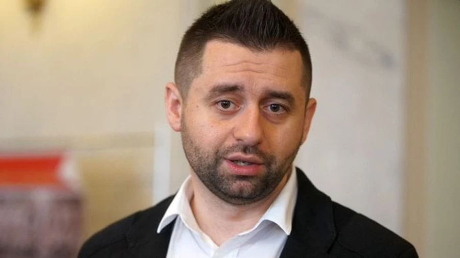 Арахамія задекларував зарплату і мільйони готівки, а його дружина — авто та квадроцикл