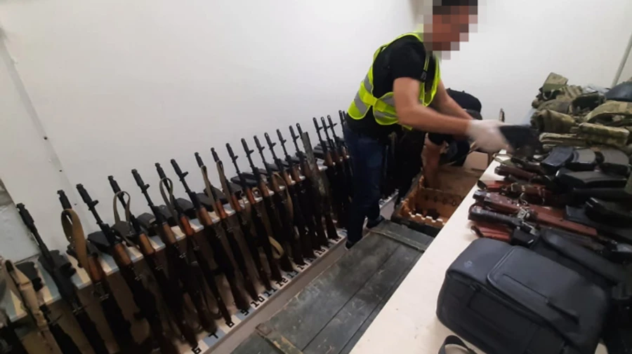 В Киеве обнаружили незаконный схрон оружия: якобы для терробороны