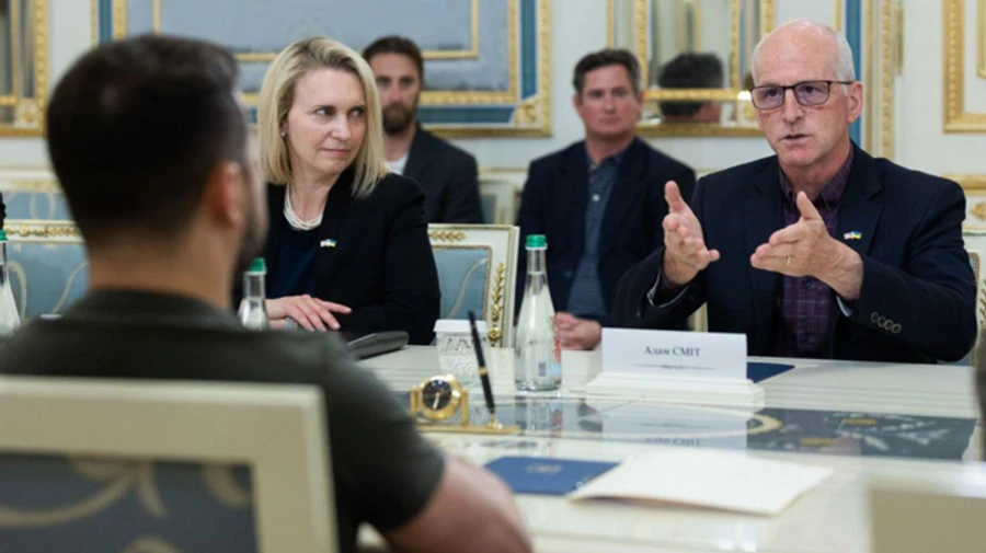 Зеленський просить США якомога більше зброї, щоб не затягувати військові дії до зими – Politico