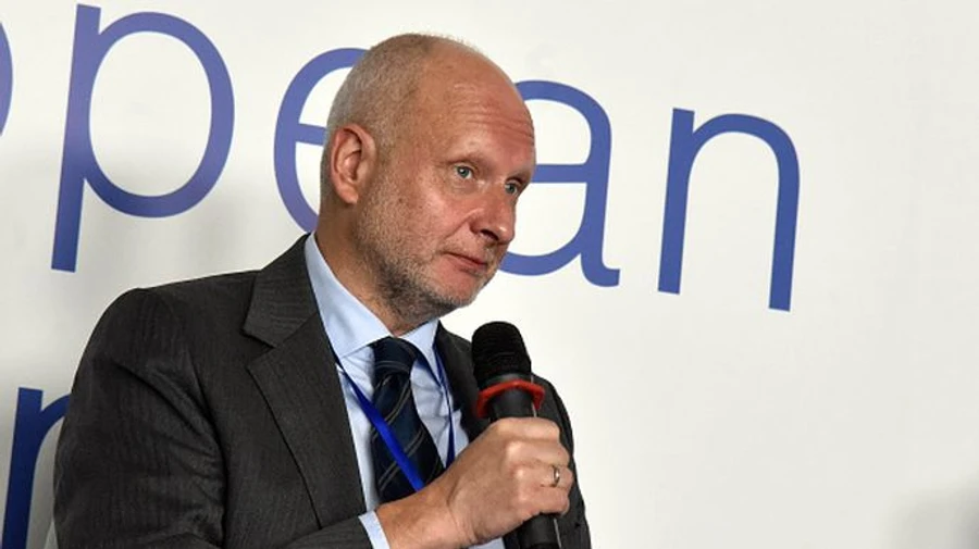 Глава делегації ЄС залишається в Києві, інформація про відліт не підтвердилась 