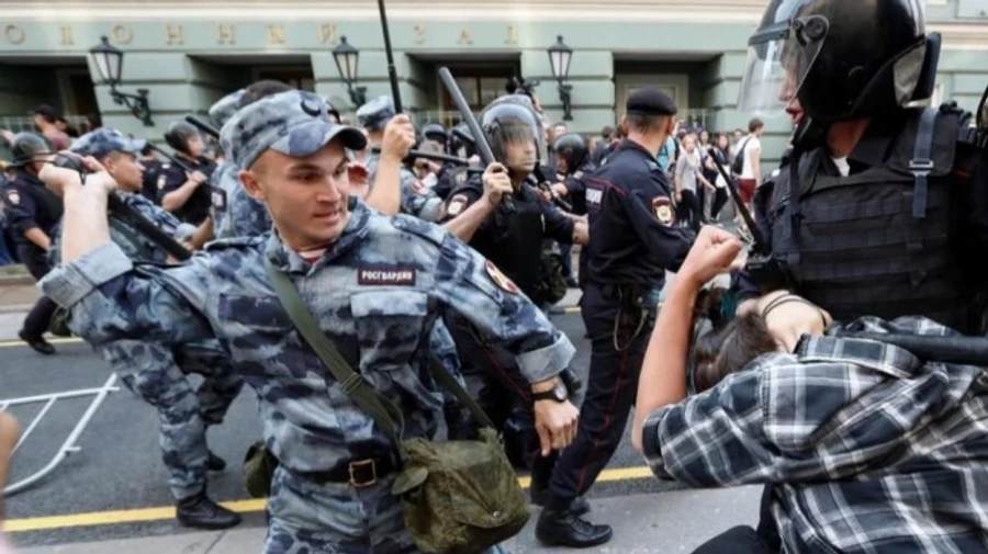 Путін посилив захист російських силовиків від громадськості