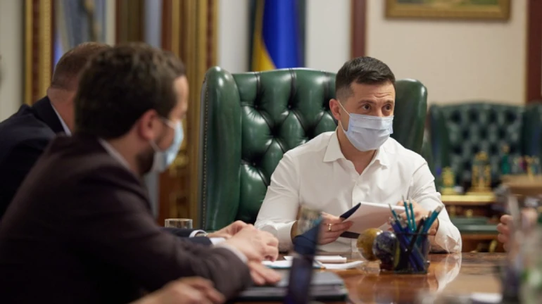 Зеленський зустрівся із керівниками українських телеканалів та заспокоював їх