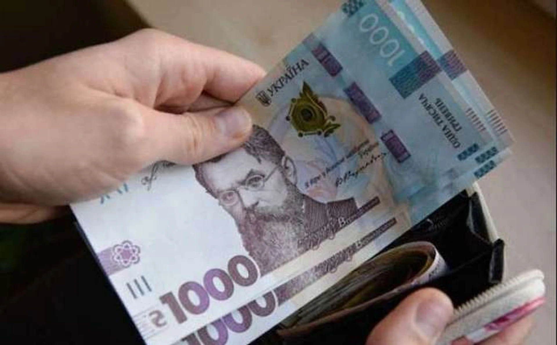 Новый главный таможенник, повышение минимальной зарплаты и большой герб