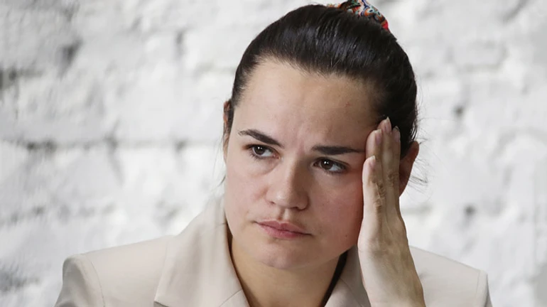 Тихановська прочитала з папірця звернення до білорусів: Не виходьте на площі