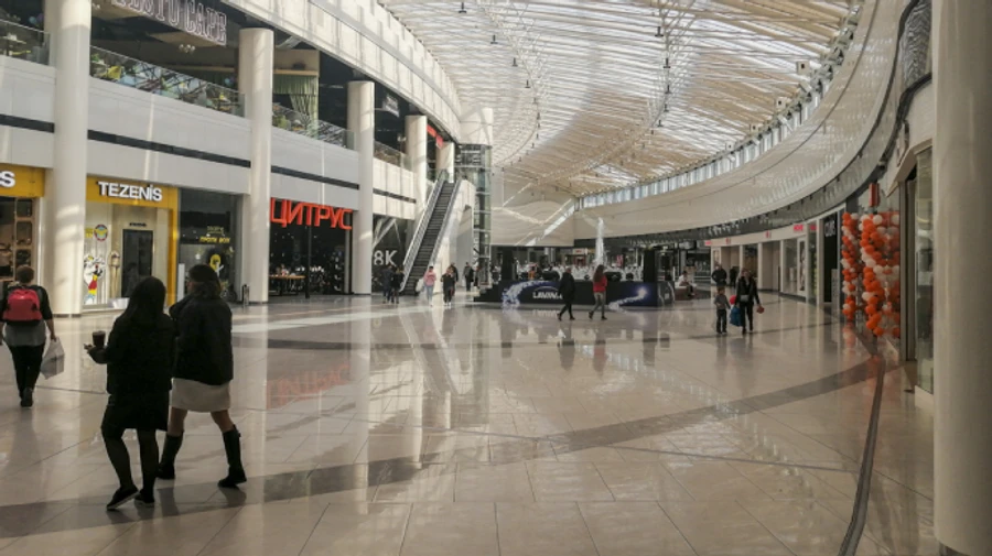 ТРЦ Києва на межі відкриття: буде знезараження одягу й незвичне вимірювання температури