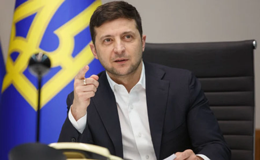 Зеленський пообіцяв Макрону, що антиколомойський закон ухвалять