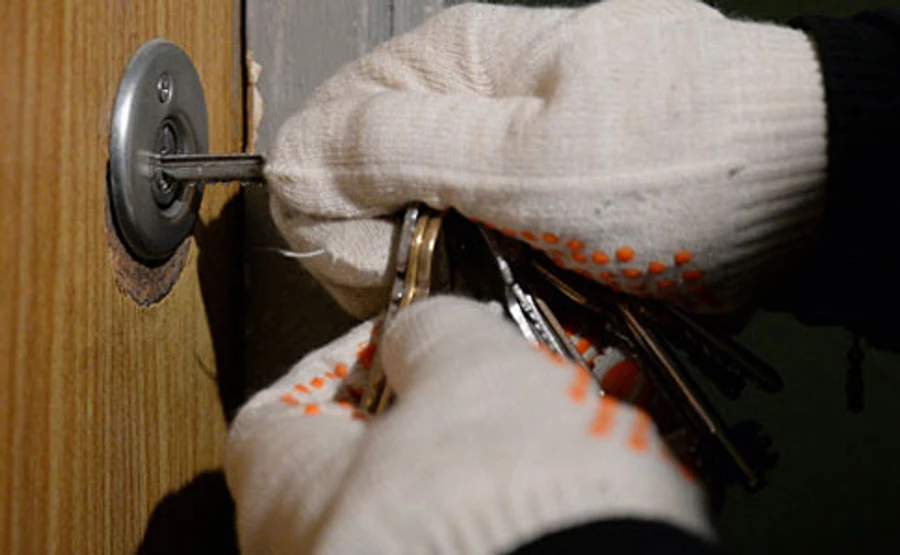 До житла керівників двох департаментів НАЗК проникли невідомі