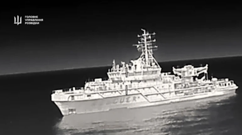 Ukraine's Defence Intelligence hit Russian vessel near Novorossiysk – video