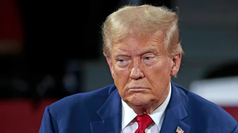 Літак, яким Трамп летів до Давосу, повернувся до США через технічну несправність