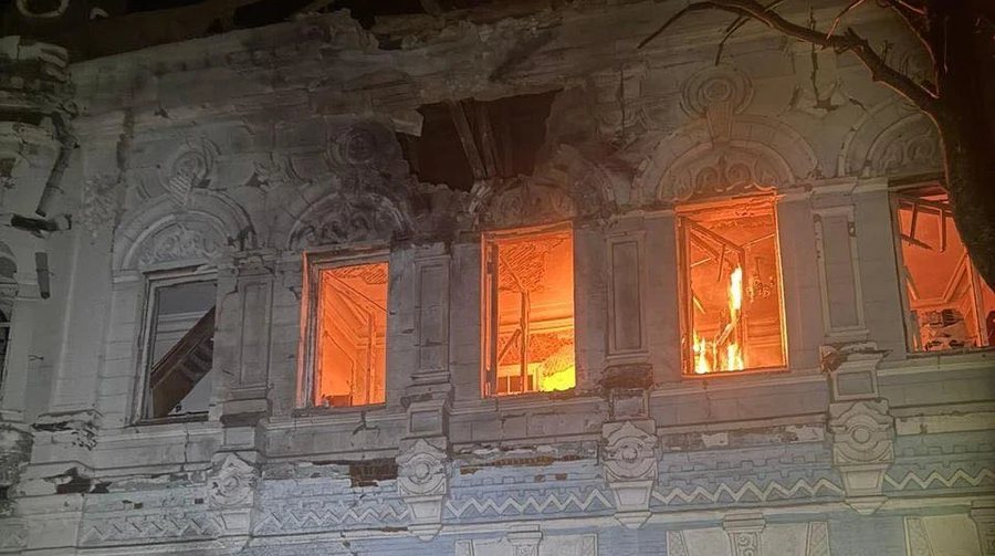 Россине ночью с беспилотника попала в библиотеку в центре Новгород-Северского