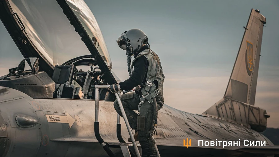 Повітряні сили показали бойову роботу винищувача під час збиття російської Герані