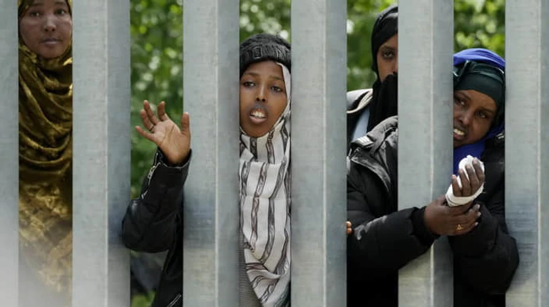 Мигранты, расколовшие Польшу: почему новая власть сохранила политику предшественников