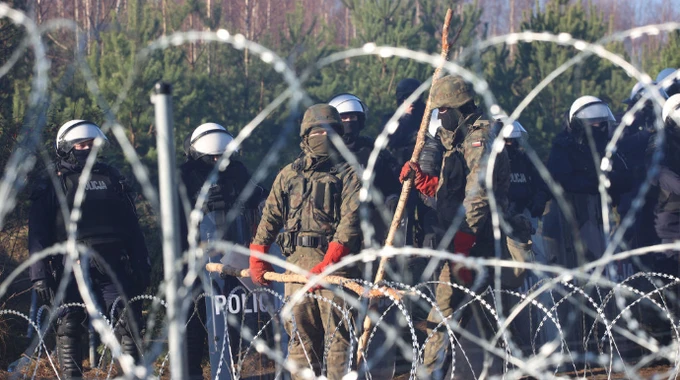 Дві групи мігрантів прорвалися в Польщу з Білорусі