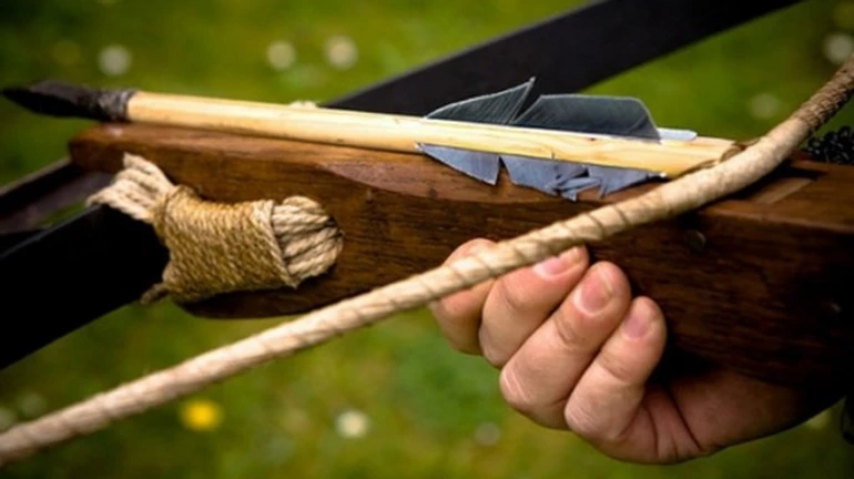 Дівчина прийшла в школу з арбалетом і підстрелила двох вчителів