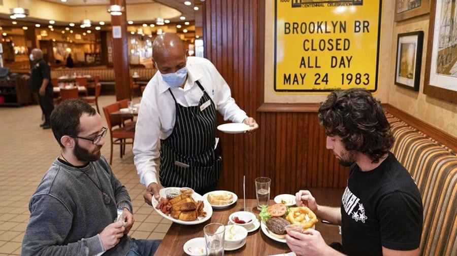 В Нью-Йорке в рестораны и спортзалы будут пускать только вакцинированных