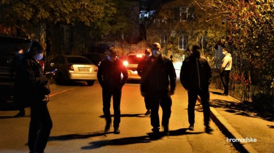 Люди в чорному не дали евакуювати авто Медведчука