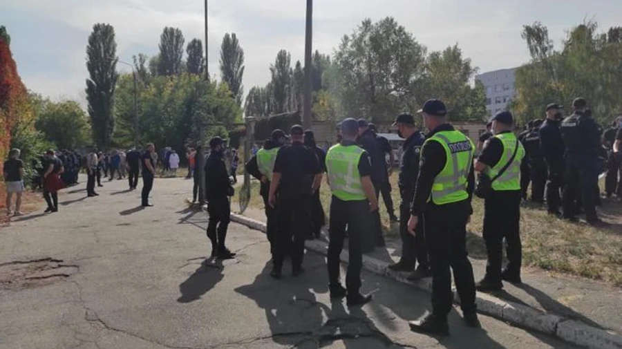 Під Олімпійським коледжем були сутички з поліцією, колектив заявляє про рейдерство