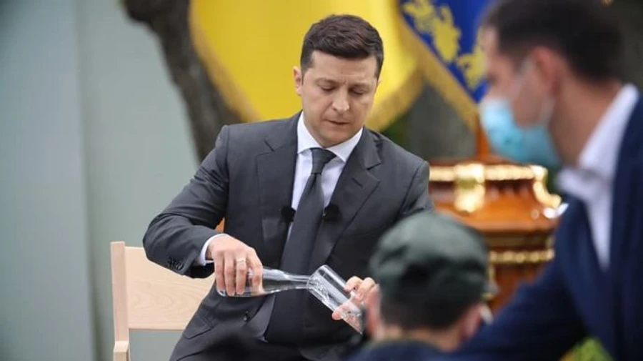 Зеленский готовится собрать Раду, чтобы поднять зарплаты