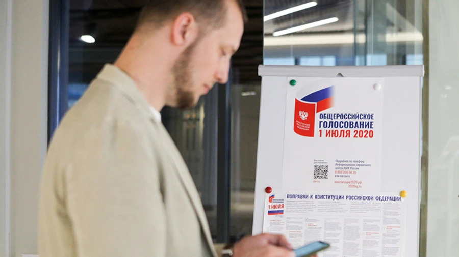 Обнулить сроки Путина: В России начали голосовать за поправки в Конституцию  