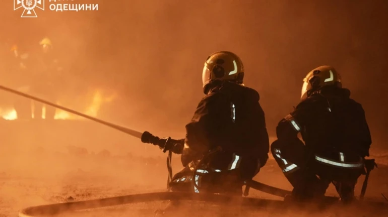 Russia attacks Odesa with drones: large-scale fires erupt – photo, video