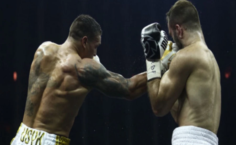 Усик став абсолютним чемпіоном світу, вигравши бій у Москві