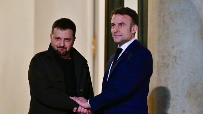 Zelenskyy and Macron speak after emergency summit of European leaders