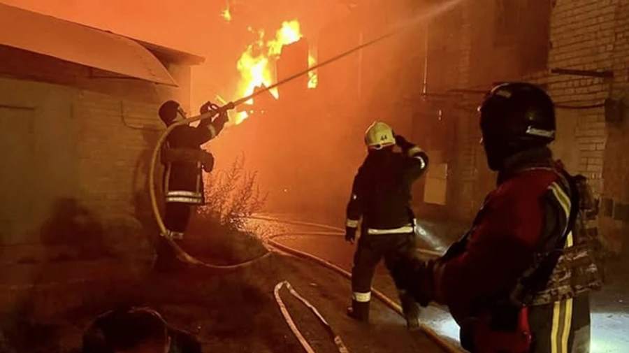 Наслідки атаки на Київщині: вирували пожежі, пошкоджено будинки і авто