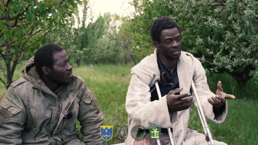 Ukrainian soldiers capture Cameroonians fighting for Russia on Siversk front – video