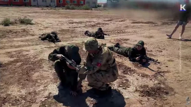 Росія вчить дітей воювати: офіцери окупаційних військ тренують українських підлітків
