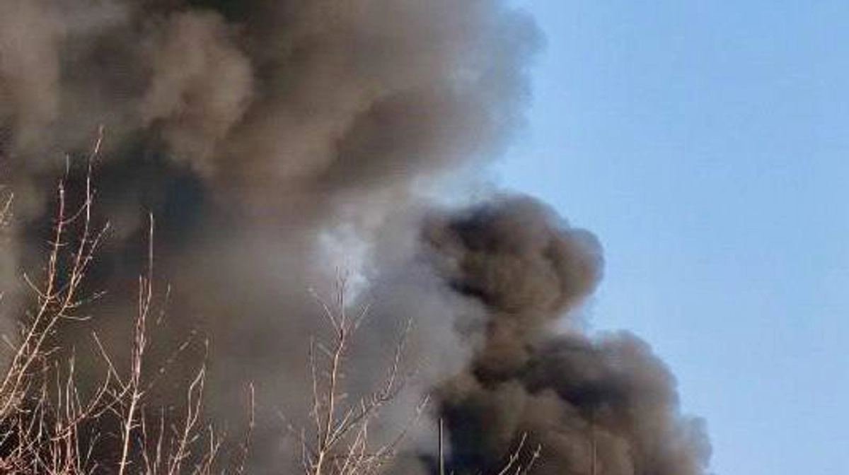 Russia attacks Zaporizhzhia in morning, fire breaks out