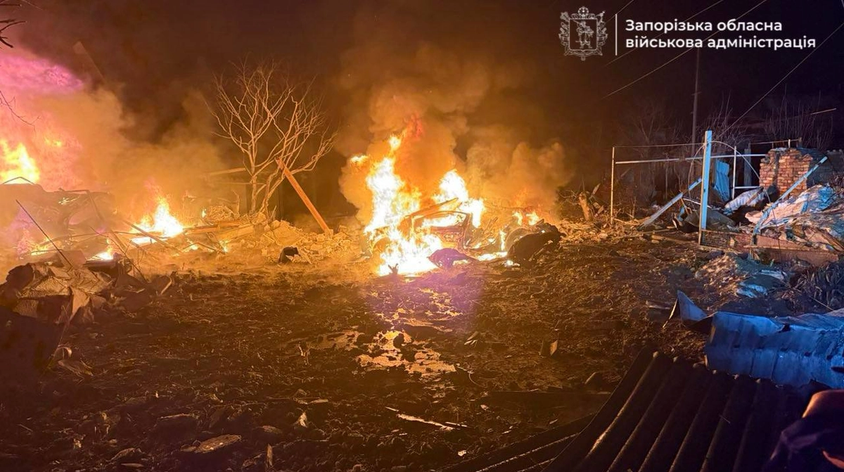 Russian forces attack Zaporizhzhia: cars catch fire, three people killed