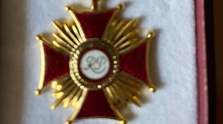 Former Polish MP returns award to president in protest – photos
