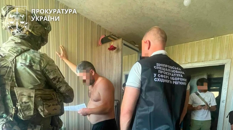 Вимагали $20 тис. за службу в тилу і погрожували перевести в штурмовики: затримали 4 військових