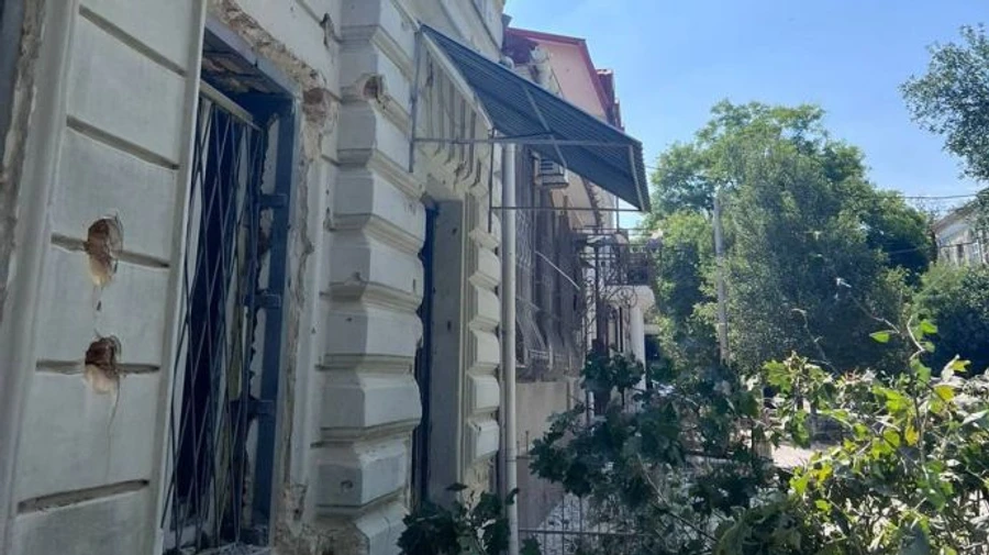 Росіяни обстріляли центр Херсона, є загибла і важко поранений