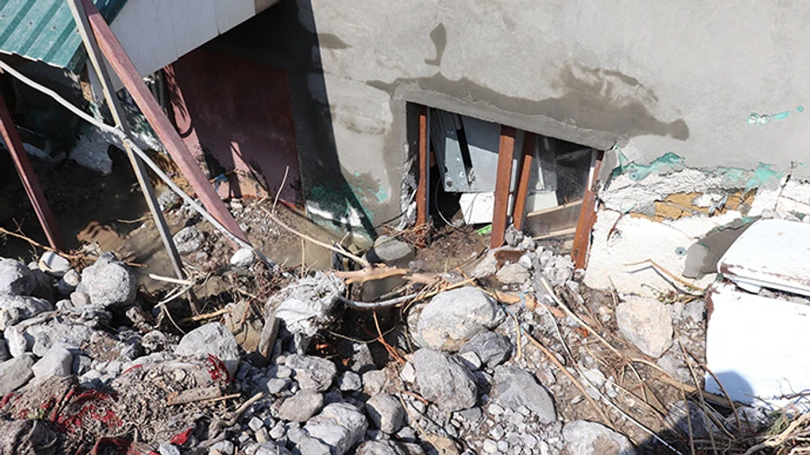 Повінь у Ялті: кілька будинків повністю пішли під воду, постраждалих побільшало