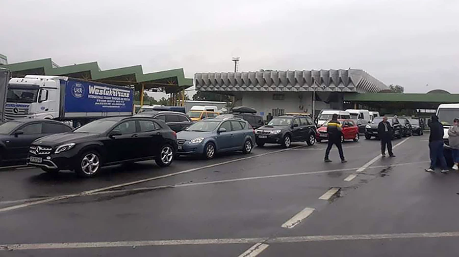 Работа КПП на границе с Венгрией, который перекрыли водители, разблокирована