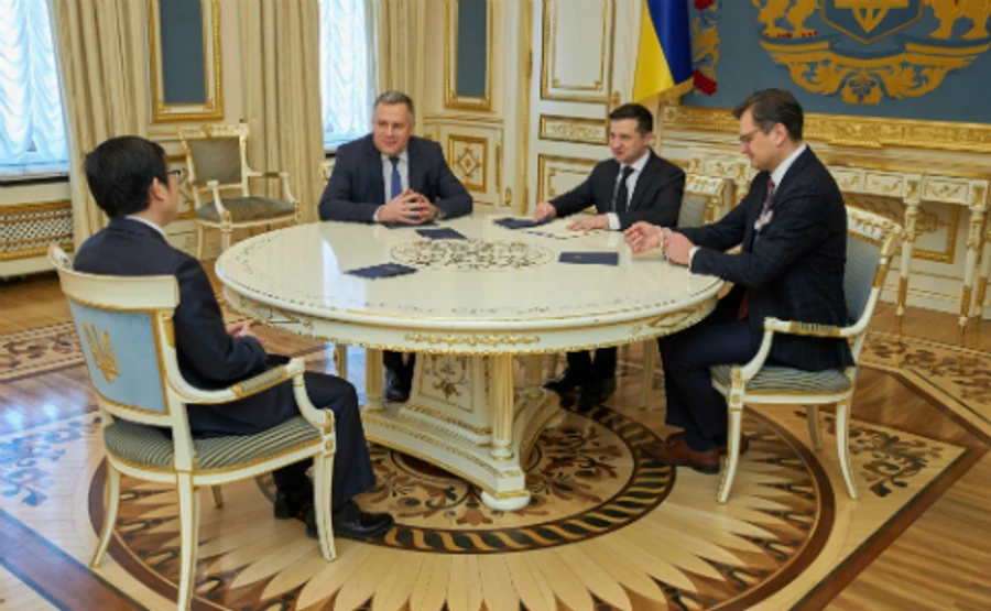 Зеленский попросил у Китая больше тестов и медоборудования