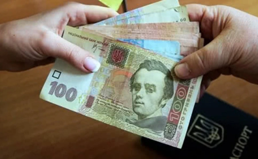 Порошенко не исключает введения ежегодной 13-й пенсии