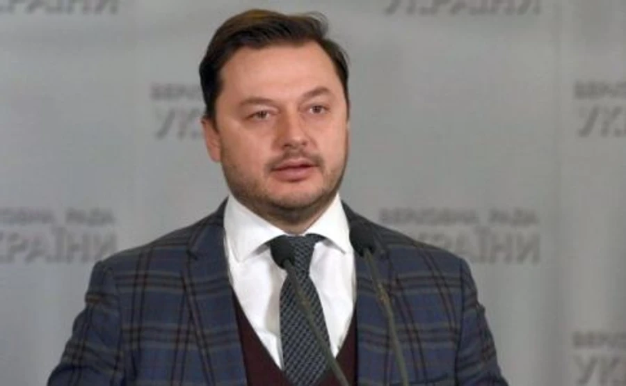 Шахраї з колонії видурили у доньки нардепа великі гроші