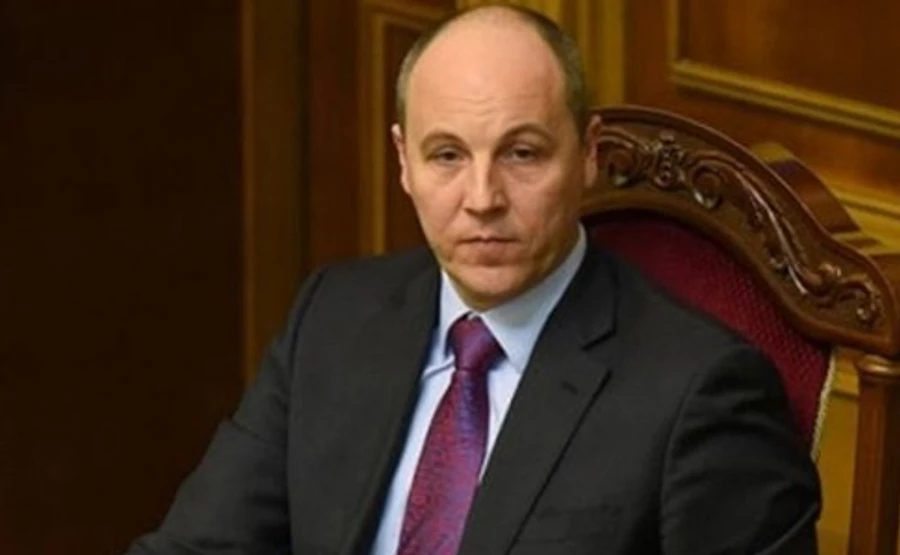 За позовом Власенка до Парубія відкрили провадження