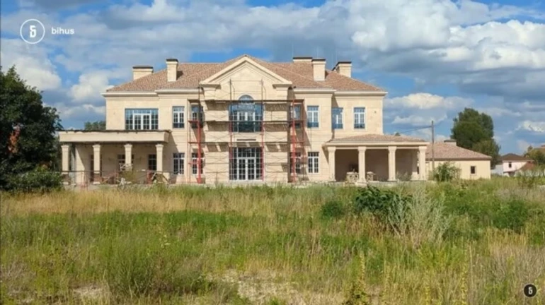 Bihus.Info: Фігурантка справи Чернишова будує елітні маєтки в Козині
